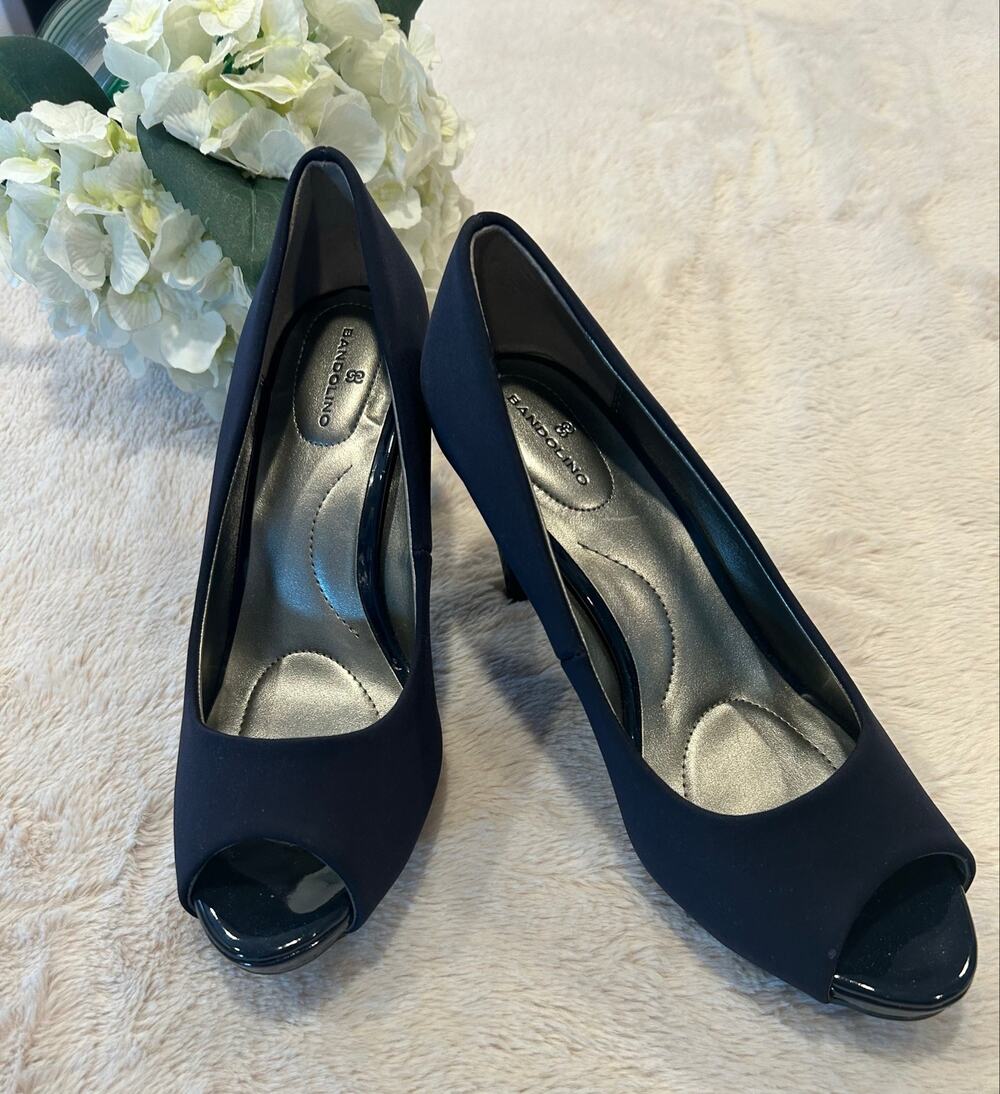 Bandolino Navy Blue Rainaa Peep Toe Platform Pump Heels EUC, Size 8W